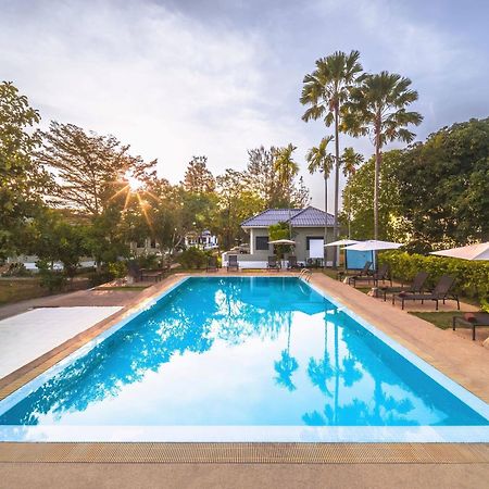 Isara Nai Yang Resort Екстер'єр фото