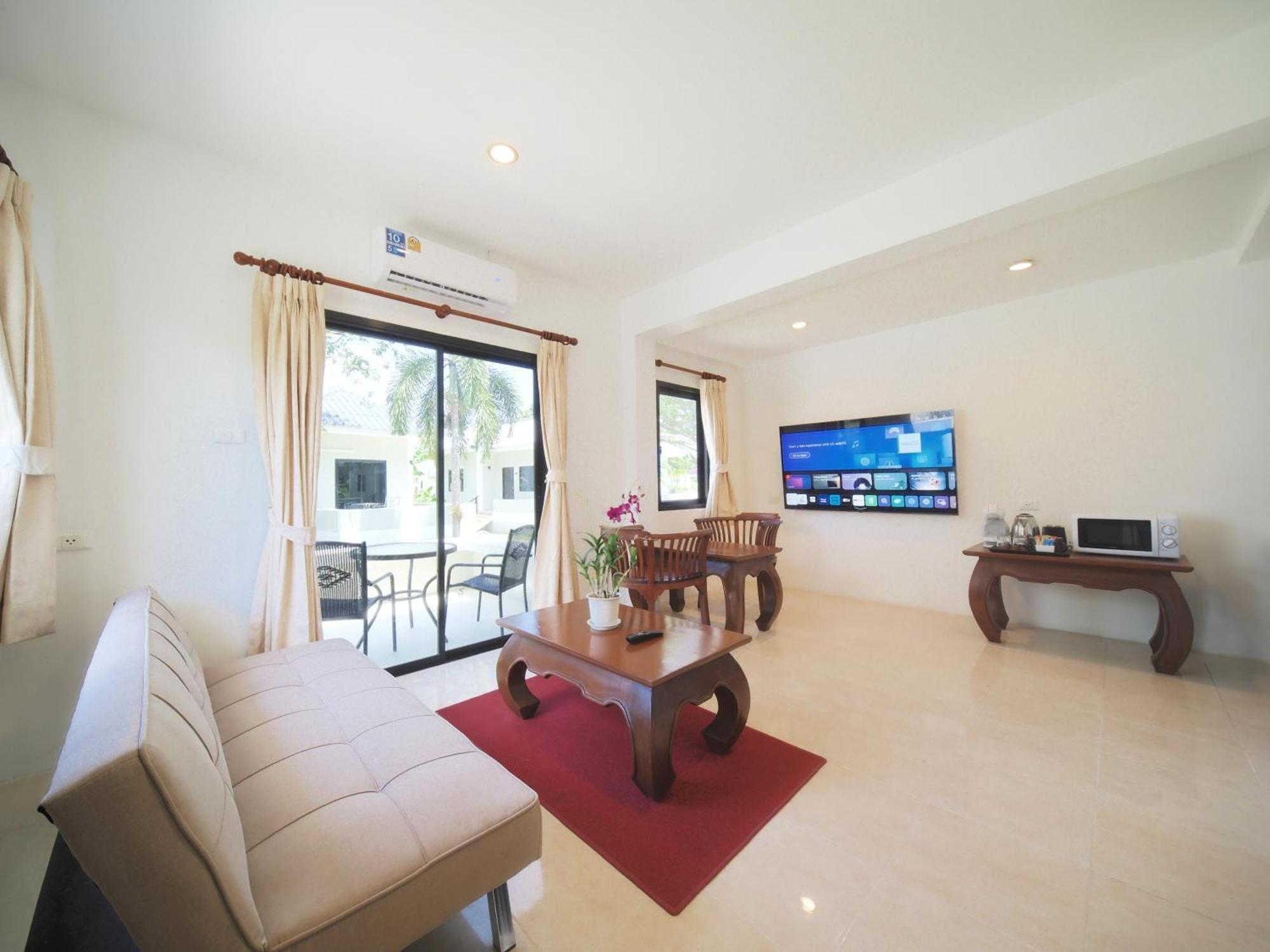 Isara Nai Yang Resort Екстер'єр фото