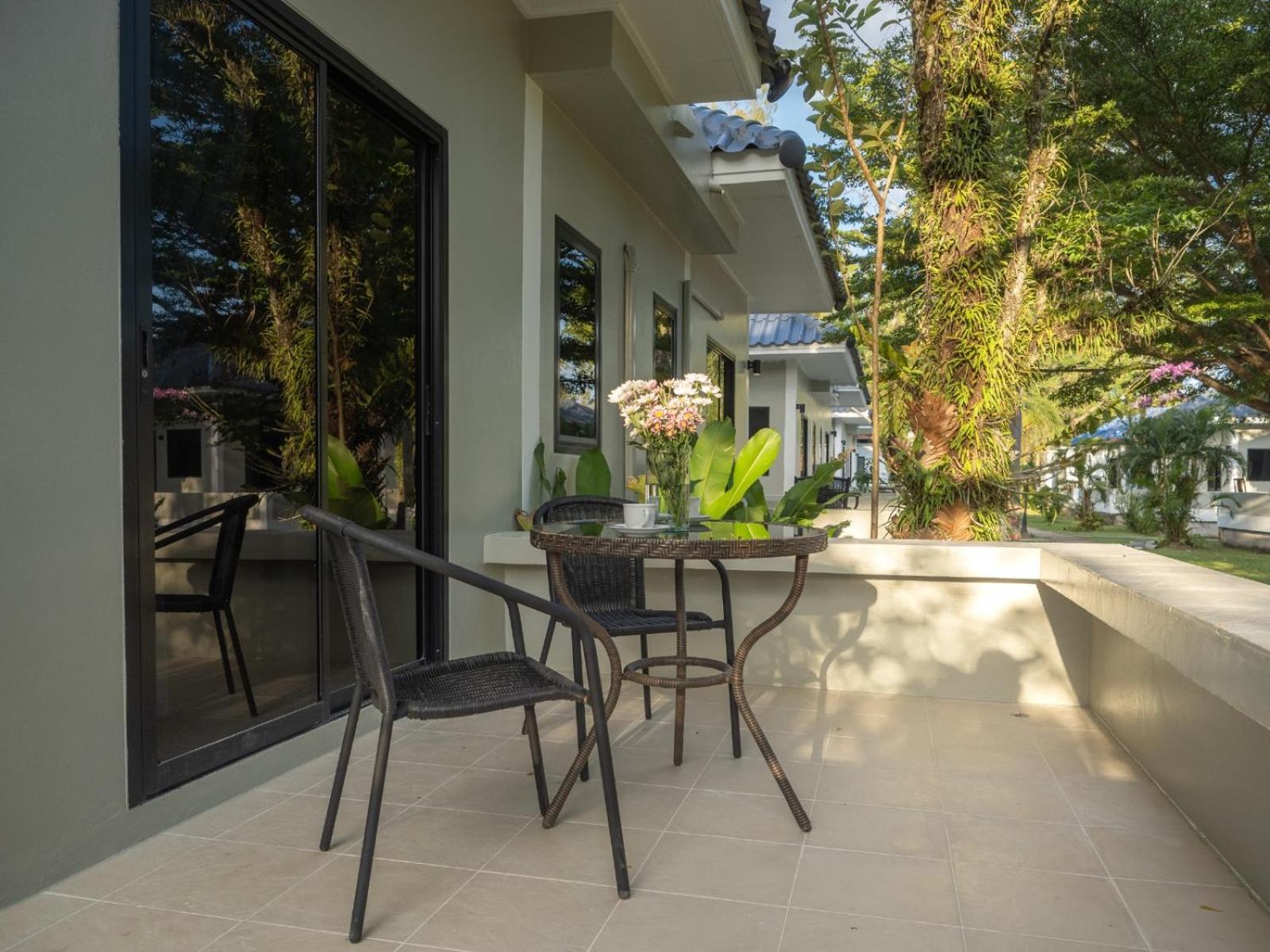 Isara Nai Yang Resort Екстер'єр фото