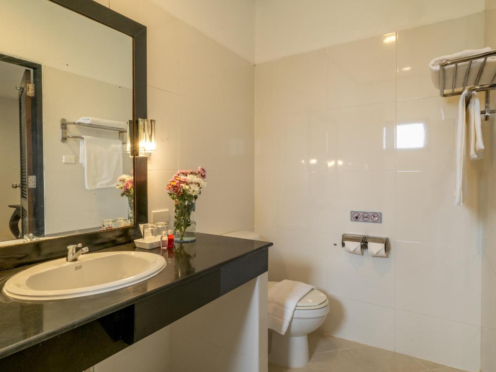Isara Nai Yang Resort Екстер'єр фото