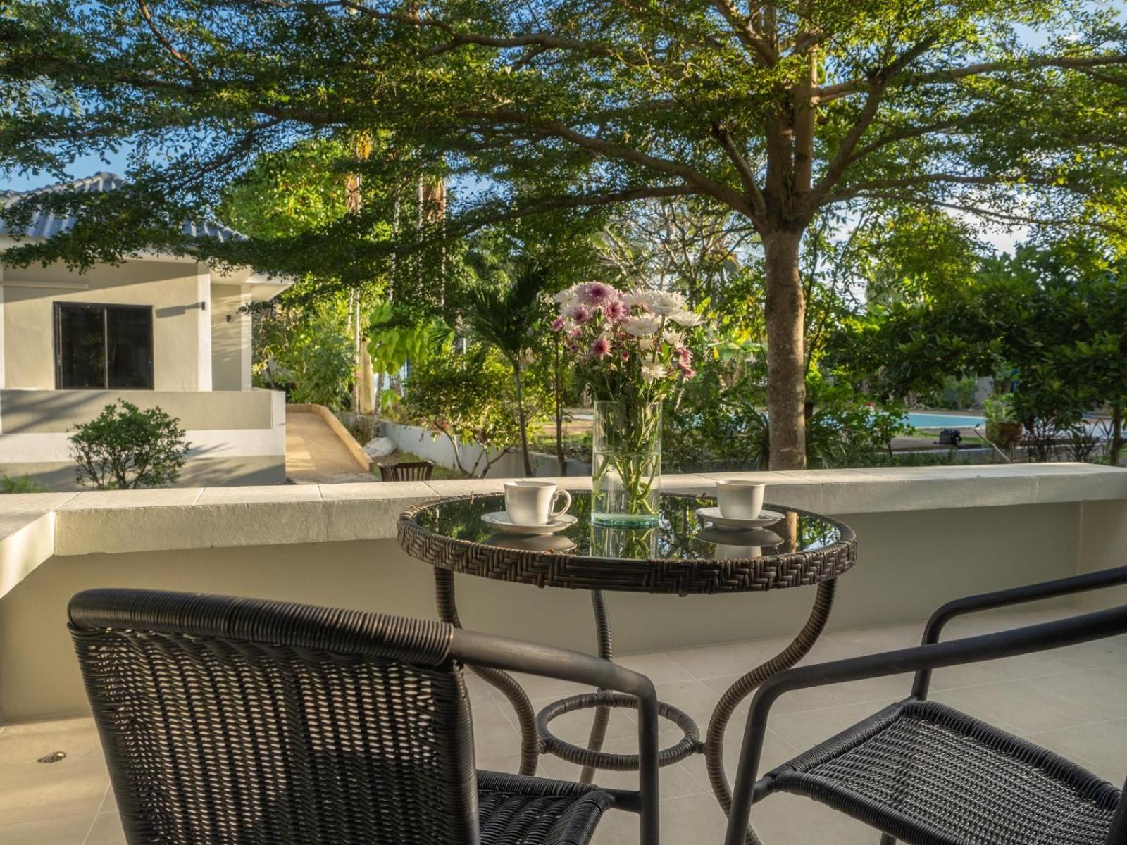 Isara Nai Yang Resort Екстер'єр фото